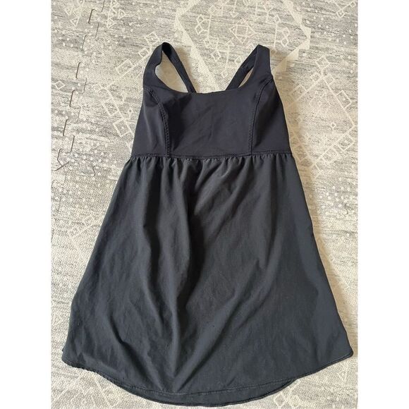 lululemon athletica Tops - Lululemon Black Racerback Built-in Bra Athletic Tank Women's 6 Empire waist